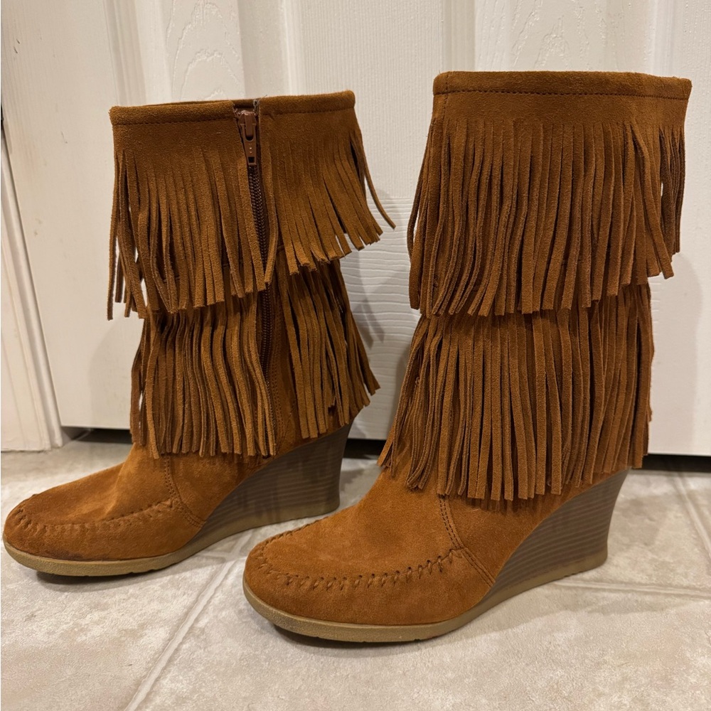 Beautiful Minnetonka fringe boots!